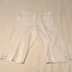 Alfred Dunner White Petite Capri Pants